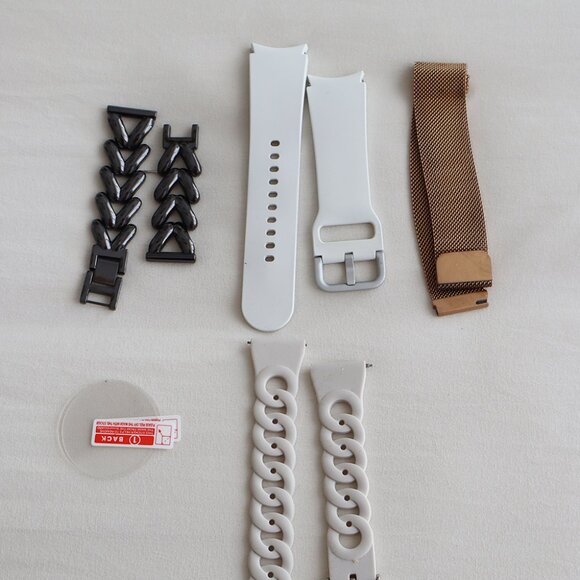 Samsung Galaxy Watch4 (44mm) Smartwatch (Silver) w/ 4 Straps & Screen Protector - Picture 6 of 8